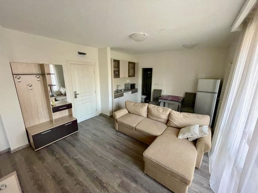 Меблированная гостиная и кухонная зона квартиры 62,88 м² в Tarsis Nova