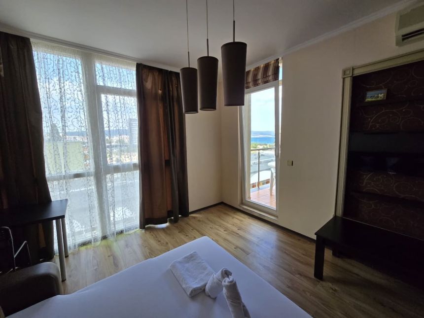 Светлая гостиная с выходом на террасу и видом на море — квартира 62 м² в ЖК Dune Residence