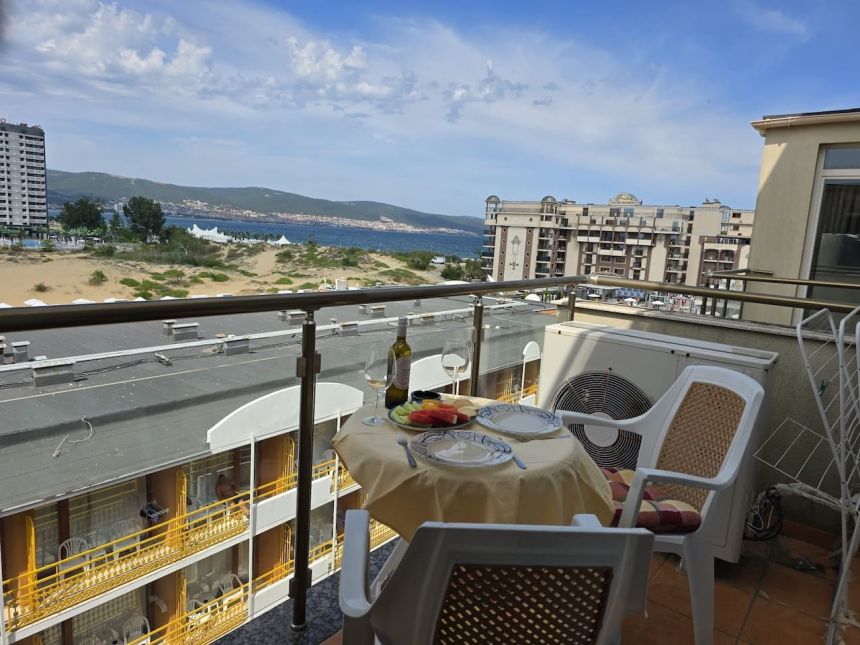 Терраса двухкомнатной квартиры в ЖК Dune Residence, Солнечный берег — вид на море, горы и прибрежные дюны
