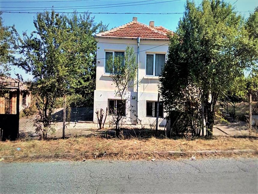 ID2189 Двухэтажный дом с участком земли в Медово